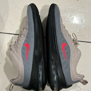 Nike Air Max Axis - Black and Gray